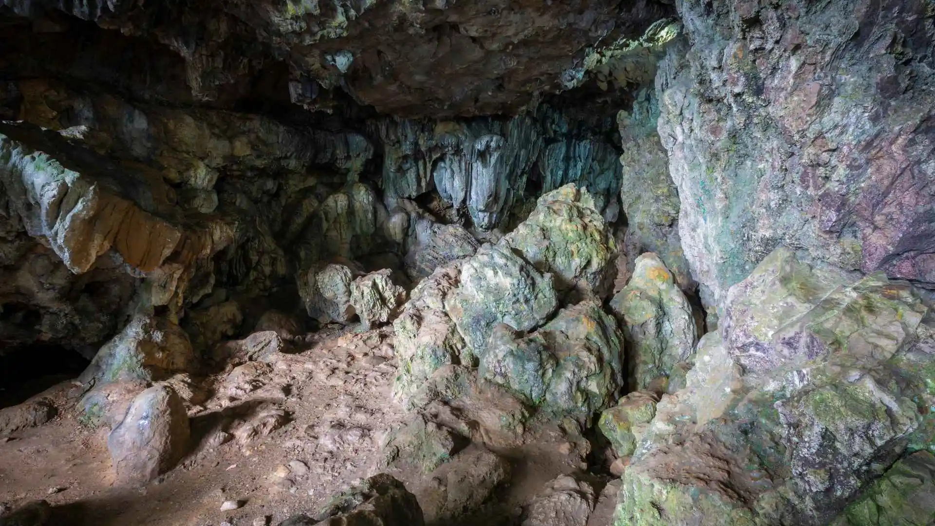 Mawsmai Cave