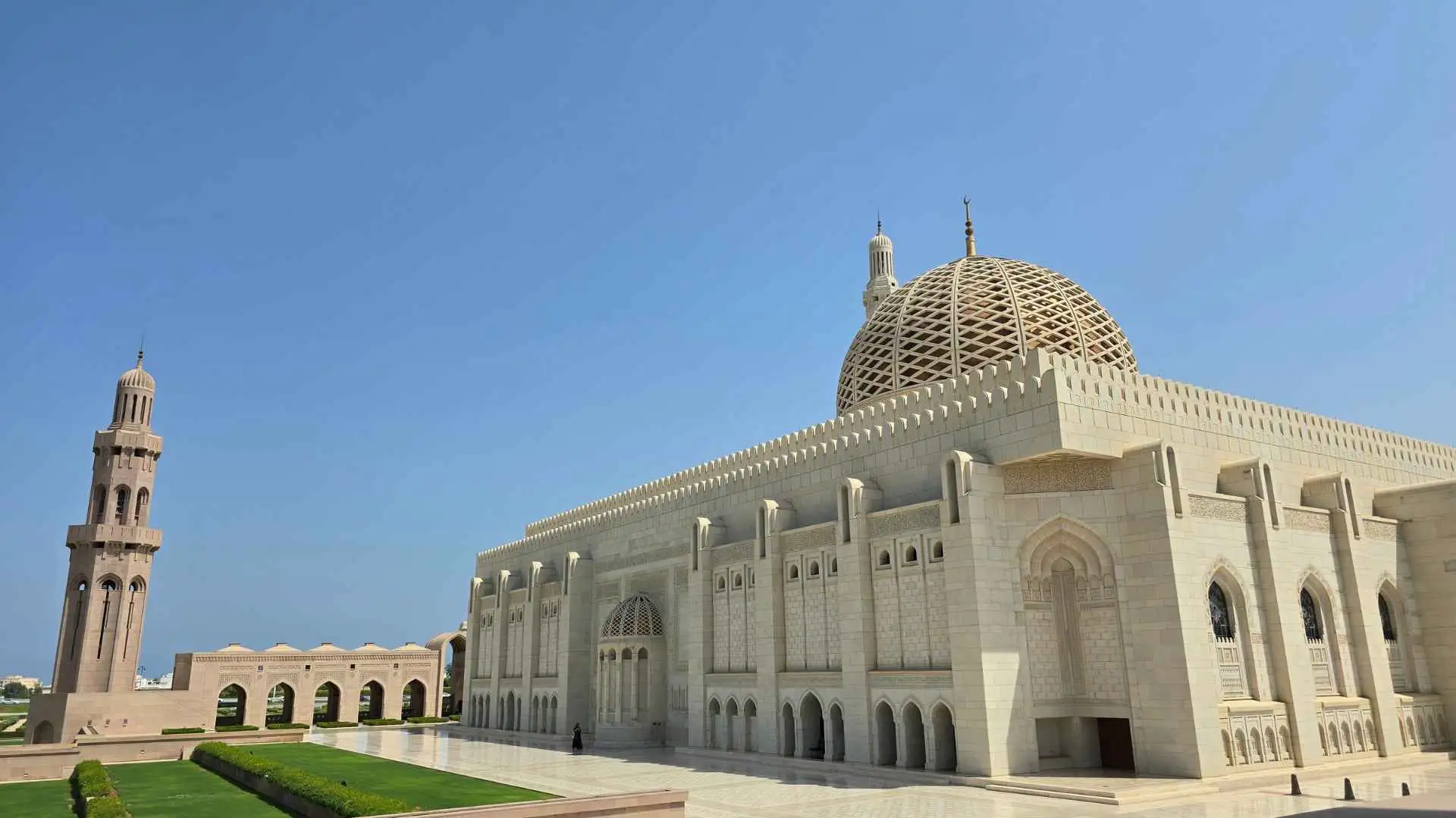 Sultan Qaboos Grand Mosque Another View