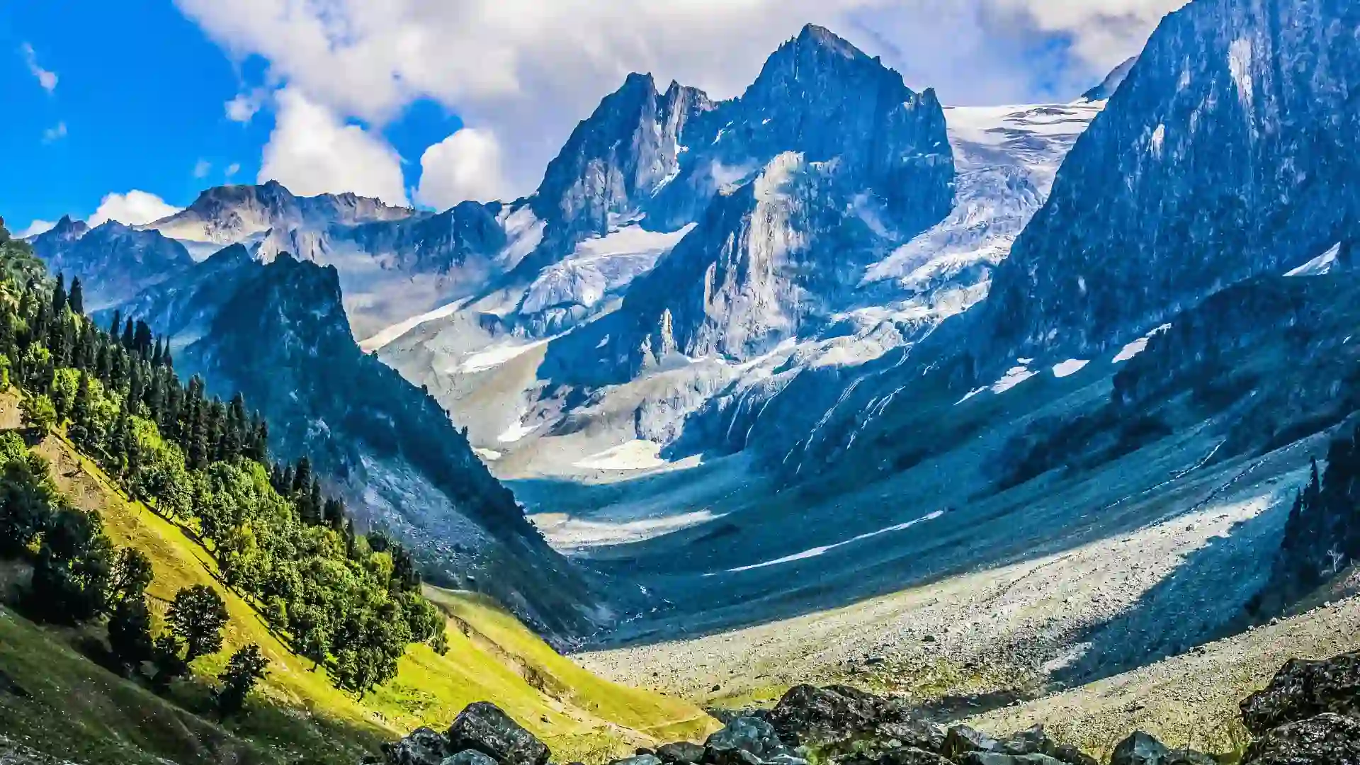 Thajwas glacier sonamarg jammu kashmir