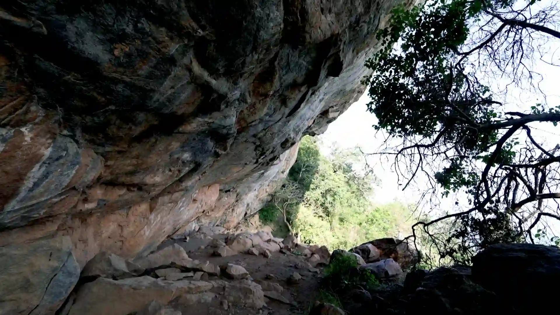 Karikayur to Porivarai Rock Painting